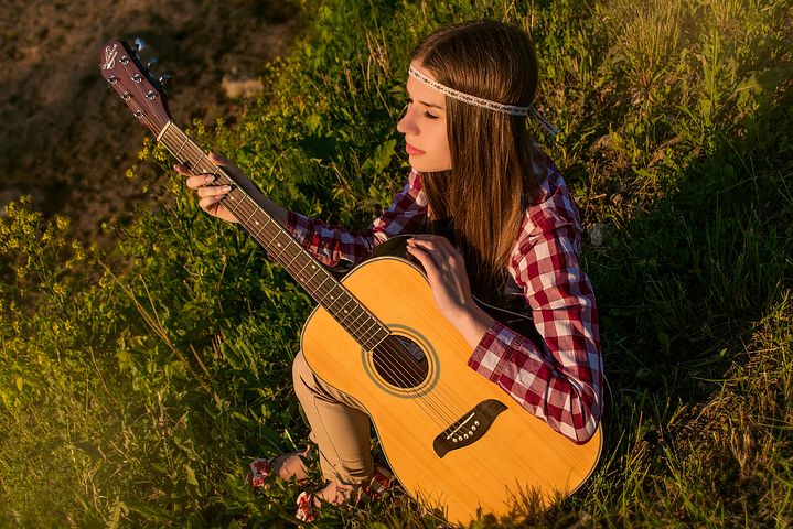 Naučte se hrát na kytaru z pohodlí Vašeho domova!
